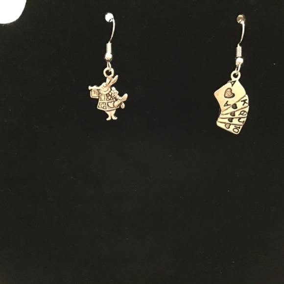 Alice in wonderland silver earrings cards rabbit handmade - Picture 4 of 5